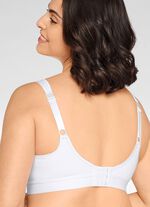 F&ouml;rpackning med tv&aring; Naturana-bh:ar med f&ouml;rformade kupor 