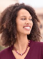 Sn&auml;ckhalsband med fasetterade kristallstenar 