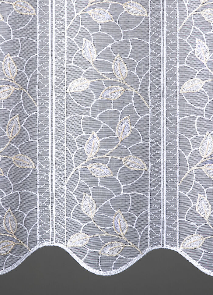 Kort gardin med filigranbroderad lövdesign 