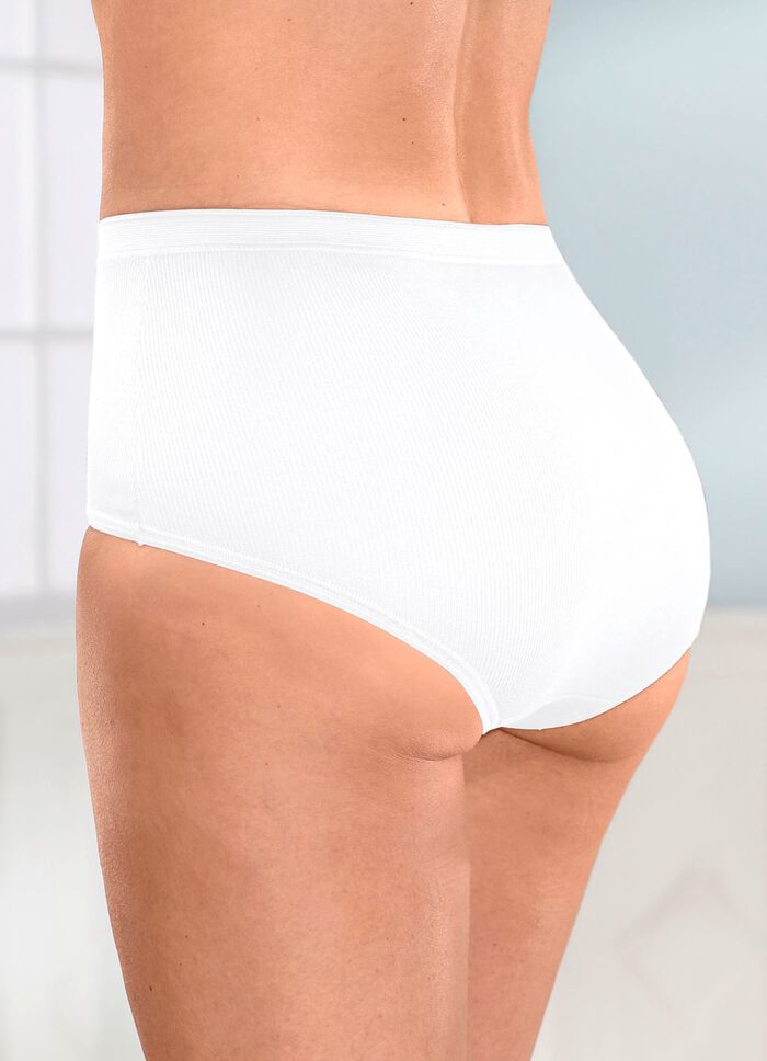 Fyra paket trosor med spetsinl&auml;gg 