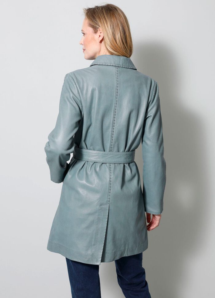 Kort skinnkappa med nedf&auml;llbar krage 