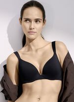 Triumph Body Make-up Illusion bygel-bh för en magisk dekolletage SVART