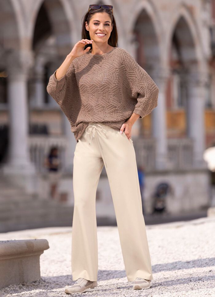 Trendiga byxor i moderiktig vidd 