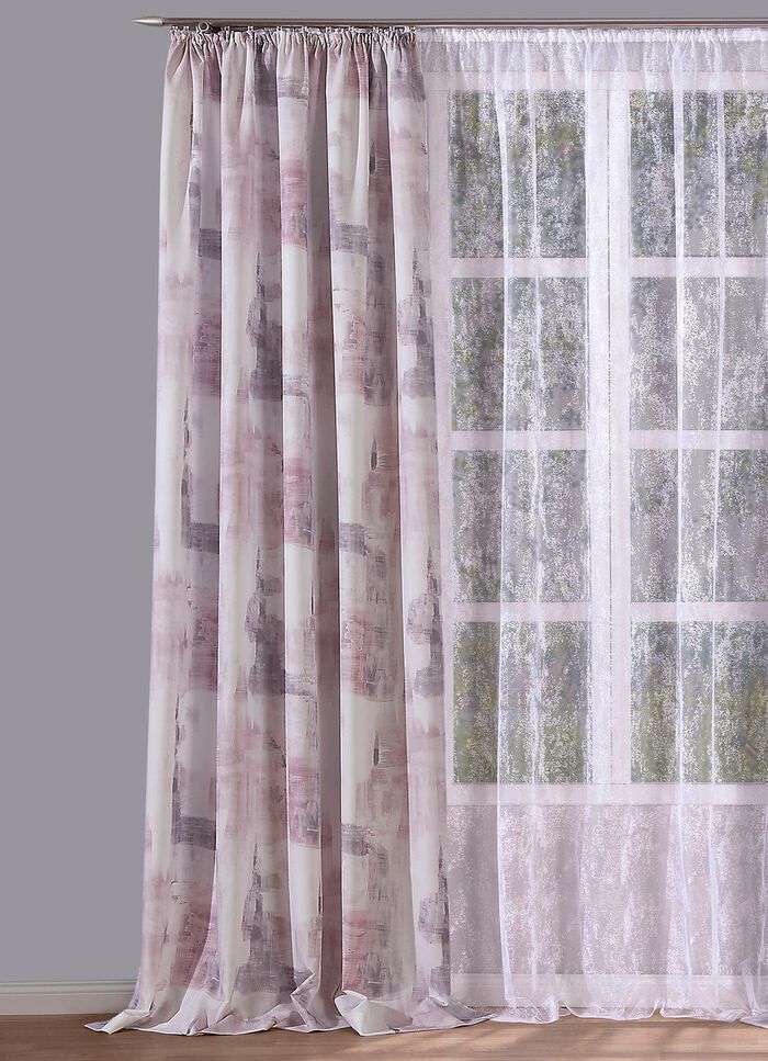 Underbar gardin gjord av dekorativt tyg 