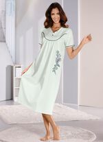 Vadl&aring;ng nattlinne med knappsl&aring; och korta &auml;rmar 