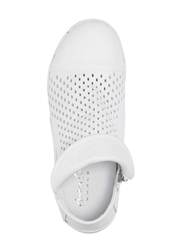 Andrea Conti bootie gjord av luftigt perforerat nappal&auml;der VIT