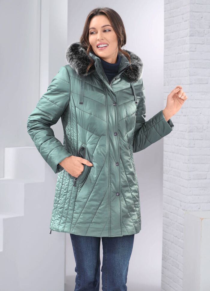 Jacka med avtagbar fuskp&auml;lskant 