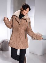 Jacka med fuskp&auml;lskant p&aring; kragen 