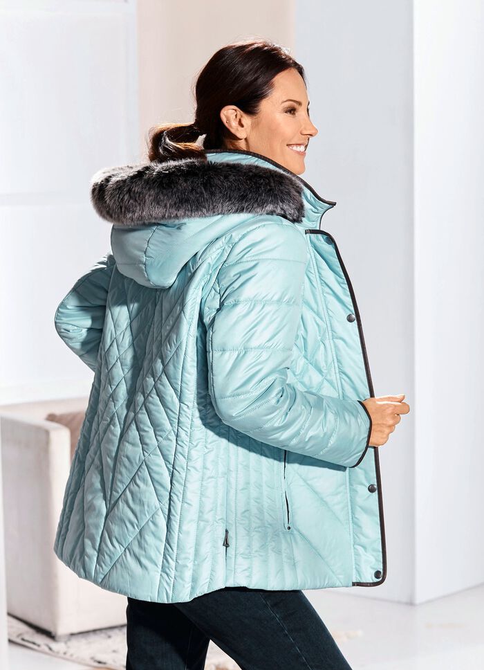 Jacka med figurv&auml;nlig l&auml;ngsg&aring;ende quiltning p&aring; sidorna GLACI&Auml;R