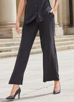 Byxor i moderiktig bredd 