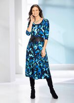 Kl&auml;nning med utsv&auml;ngd kjol 