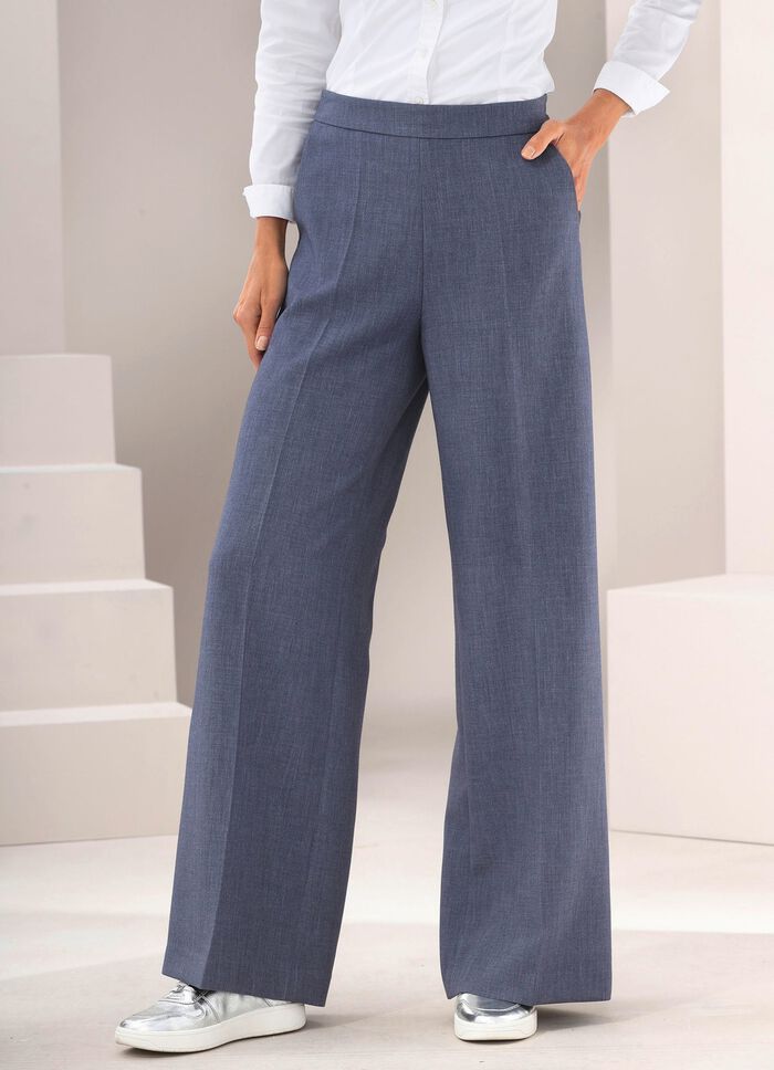 Byxor i moderiktig bredd 