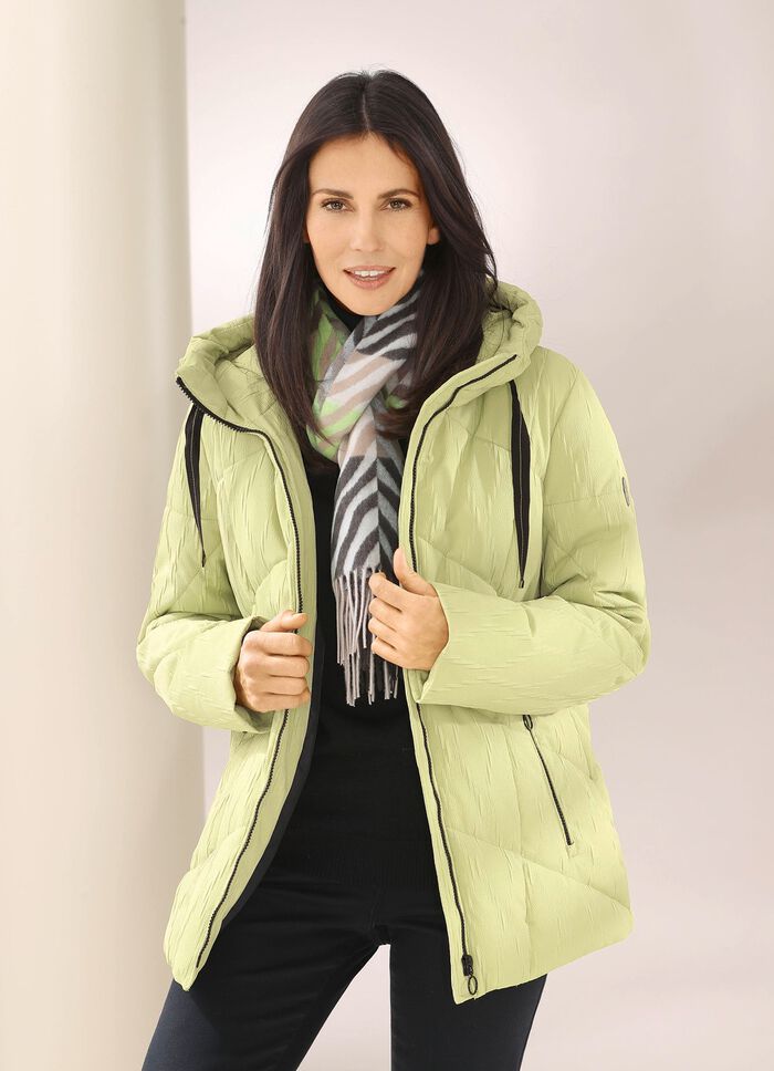 Jacka med dragkedjef&ouml;rsedd plym&aring; 