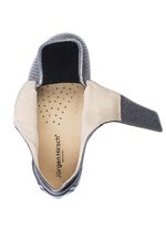 Bekv&auml;m sko med kardborreband och elegant strassdekoration 