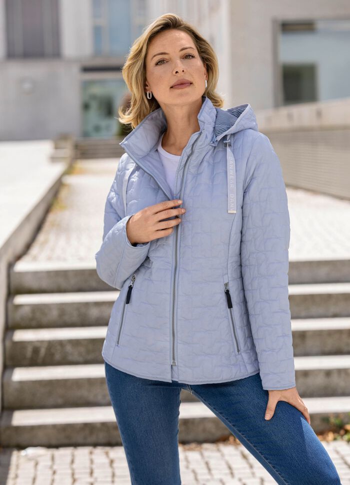 Funktionell jacka med intressant quiltning 