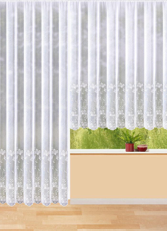 F&ouml;rvara med bladbroderi och universalskena 