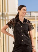 Spetsblus med skjortkrage 