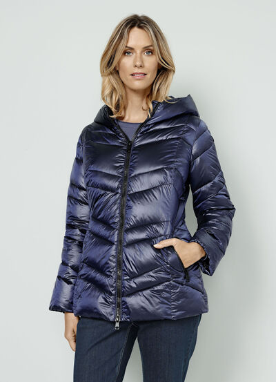 Quiltad jacka med fast huva  Quiltad jacka med fast huva