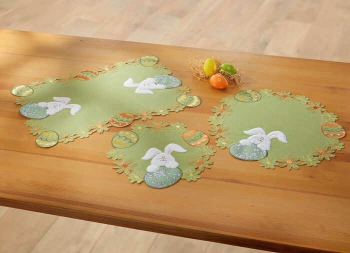 Bords- och rumsdekoration med plysch- och tygapplikationer 