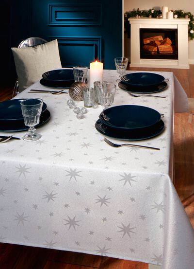 Borddekoration med fl&auml;ckskydd och glittergarn 