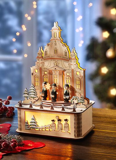 Upplyst tr&auml;dekoration 