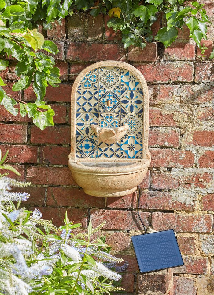 Solv&auml;ggfont&auml;n med medelhavsstil 