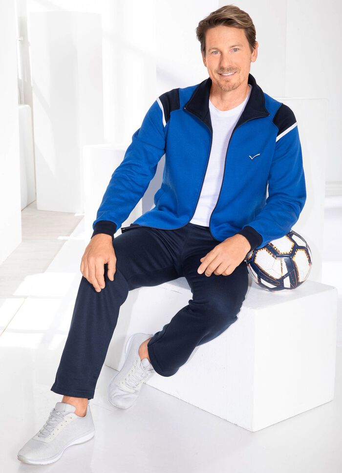 Fritidsdr&auml;kt med res&aring;r i midjan 