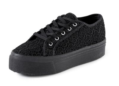 Sn&ouml;rsko med blombroderi i spetslook 