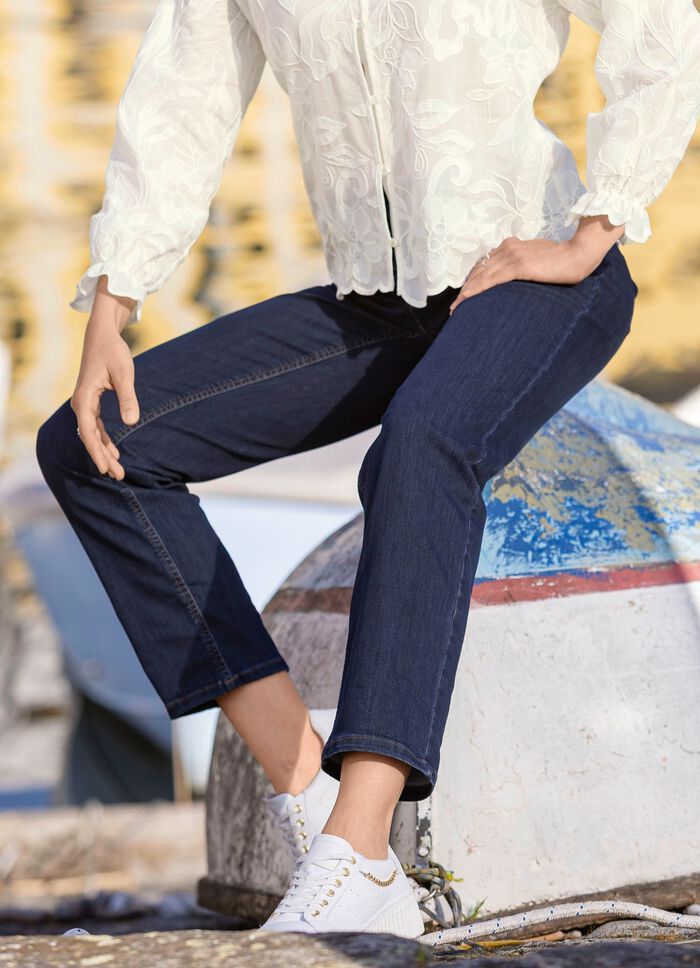 Jeans med res&aring;r i midjan 