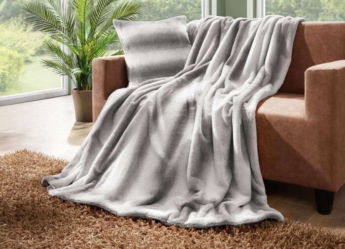 Filt och kuddfodral av kaninp&auml;lsimitation 