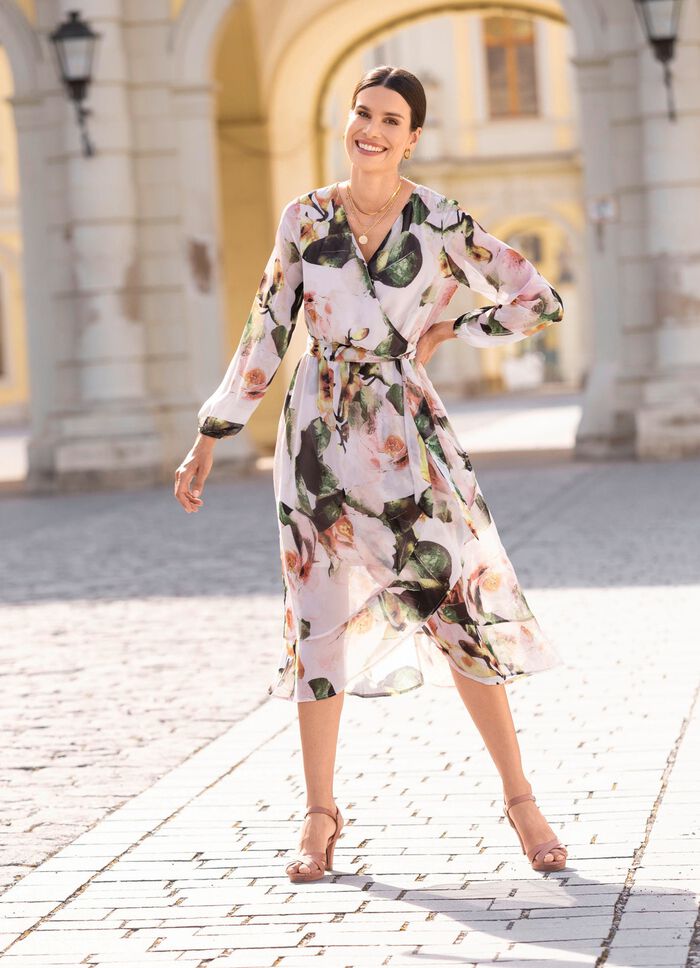 Kl&auml;nning med knytsk&auml;rp 