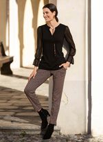 Skjorta med ovanlig halsringning i 2 f&auml;rger SVART