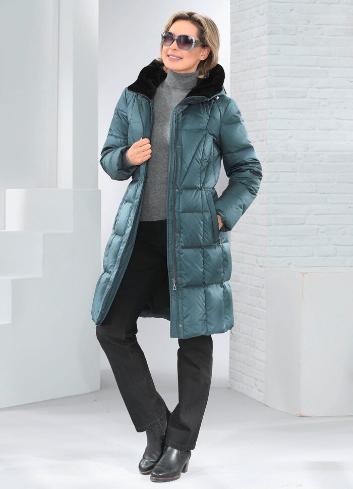 Kort dunjacka med fast huva 