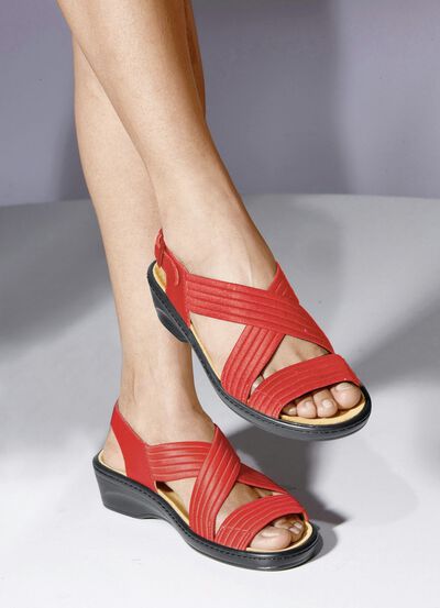 Bekv&auml;ma stretchsandaler 