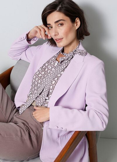 Kavaj med knappsl&aring; 