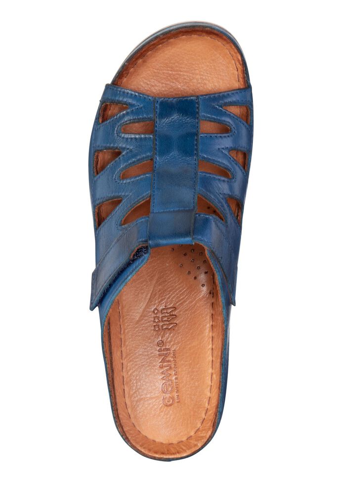 Tvillingmulor gjorda av delvis skuggat nappal&auml;der av kohud MARIN