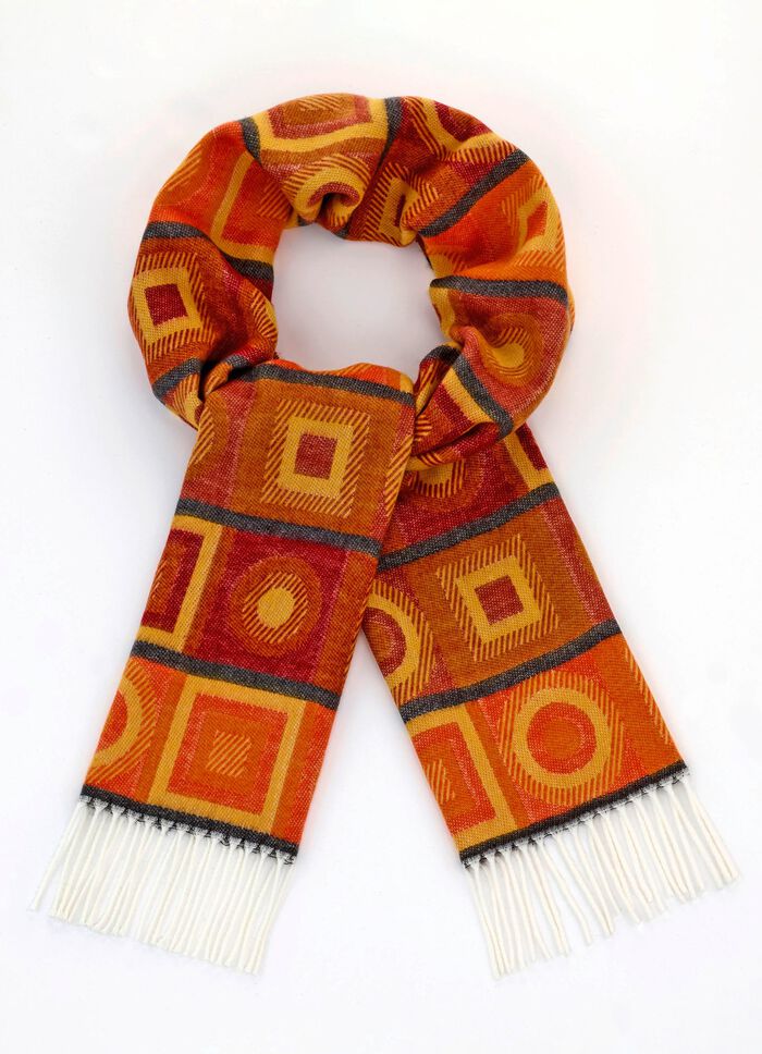 Halsduk med geometriska former 