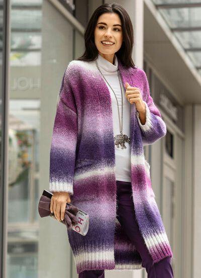 Stickad kappa av fluffigt effektgarn 