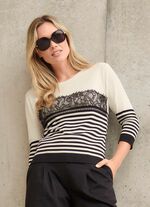 Tr&ouml;ja med spetskant 