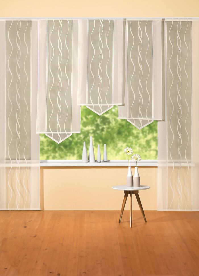 Moderna skjutgardiner med diskret v&aring;gm&ouml;nster 