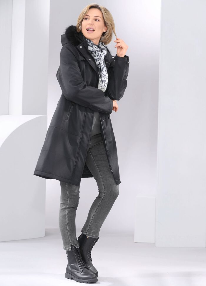 Kort kappa med fast fuskp&auml;lskant 