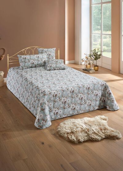 Rutiga quiltade &ouml;verkast och &ouml;rngott 