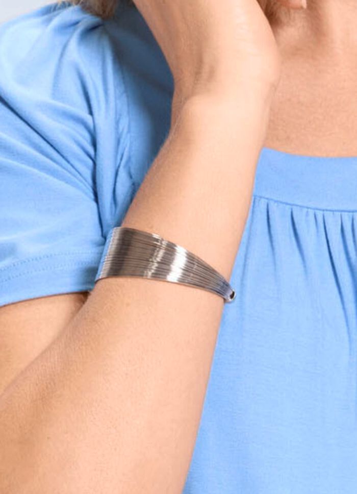 Armband av fina tr&aring;dar 