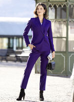 Byxdress i trendig aubergine 