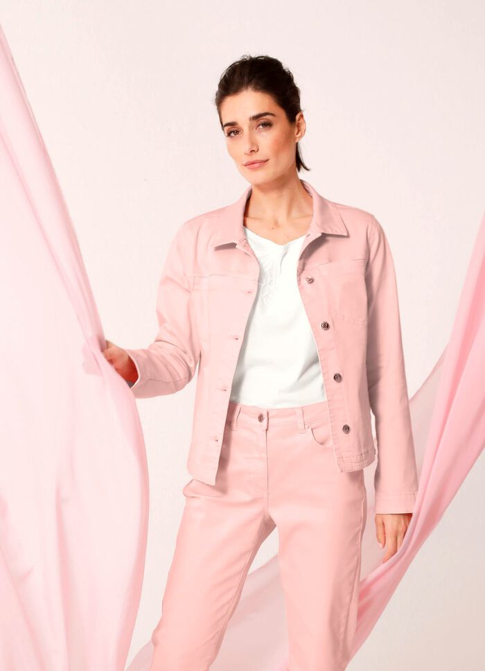 jeansjacka med stiltypiska s&ouml;mmar 