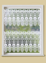 Kort gardin med utarbetad makraméfinish 