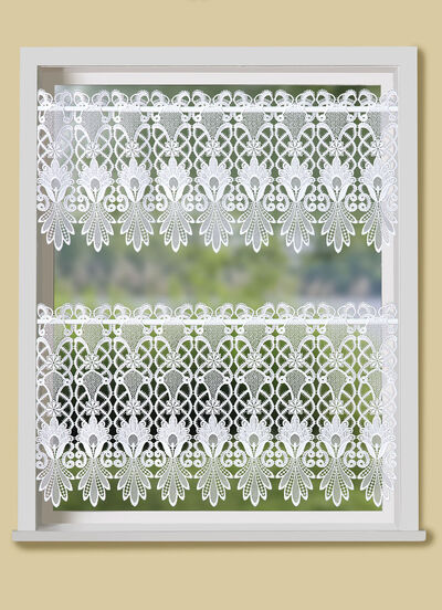 Kort gardin med utarbetad makraméfinish 