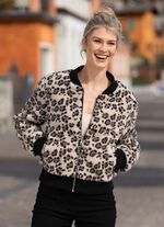 Kort jacka tillverkad av teddy plysch 