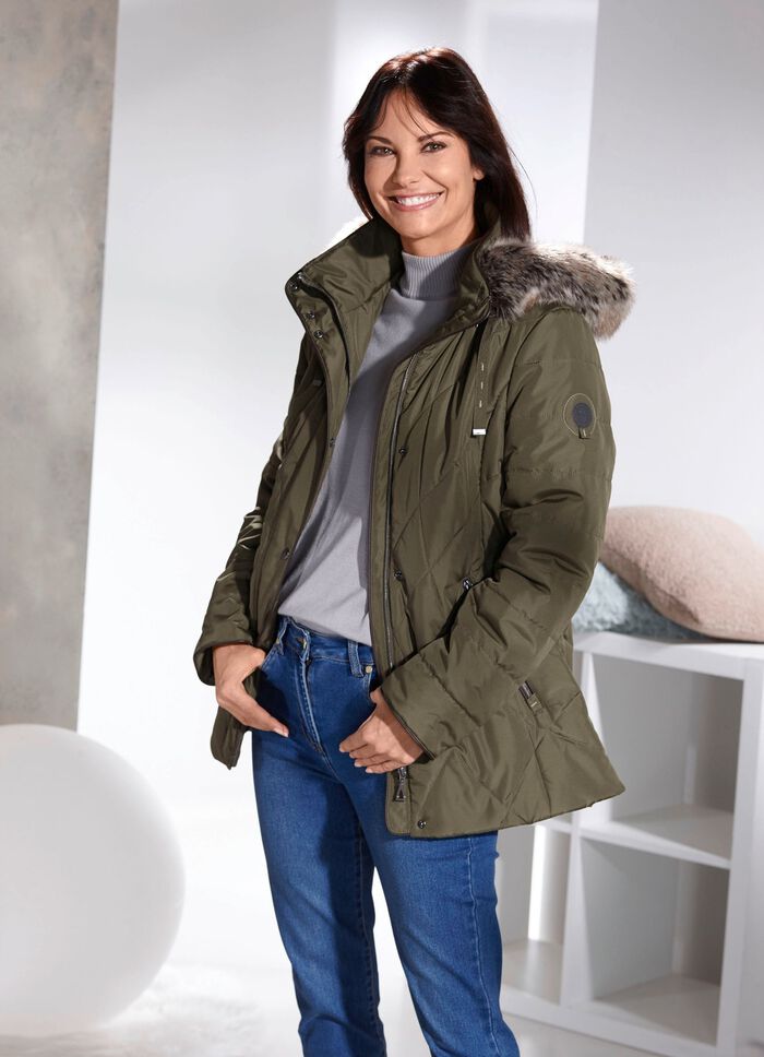 Jacka med avtagbar fuskp&auml;lskant 