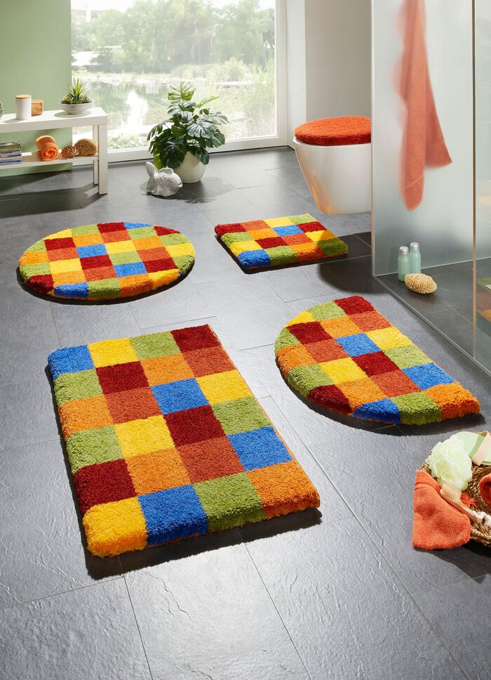 Badrumsset med f&auml;rgglad design fr&aring;n Grund 